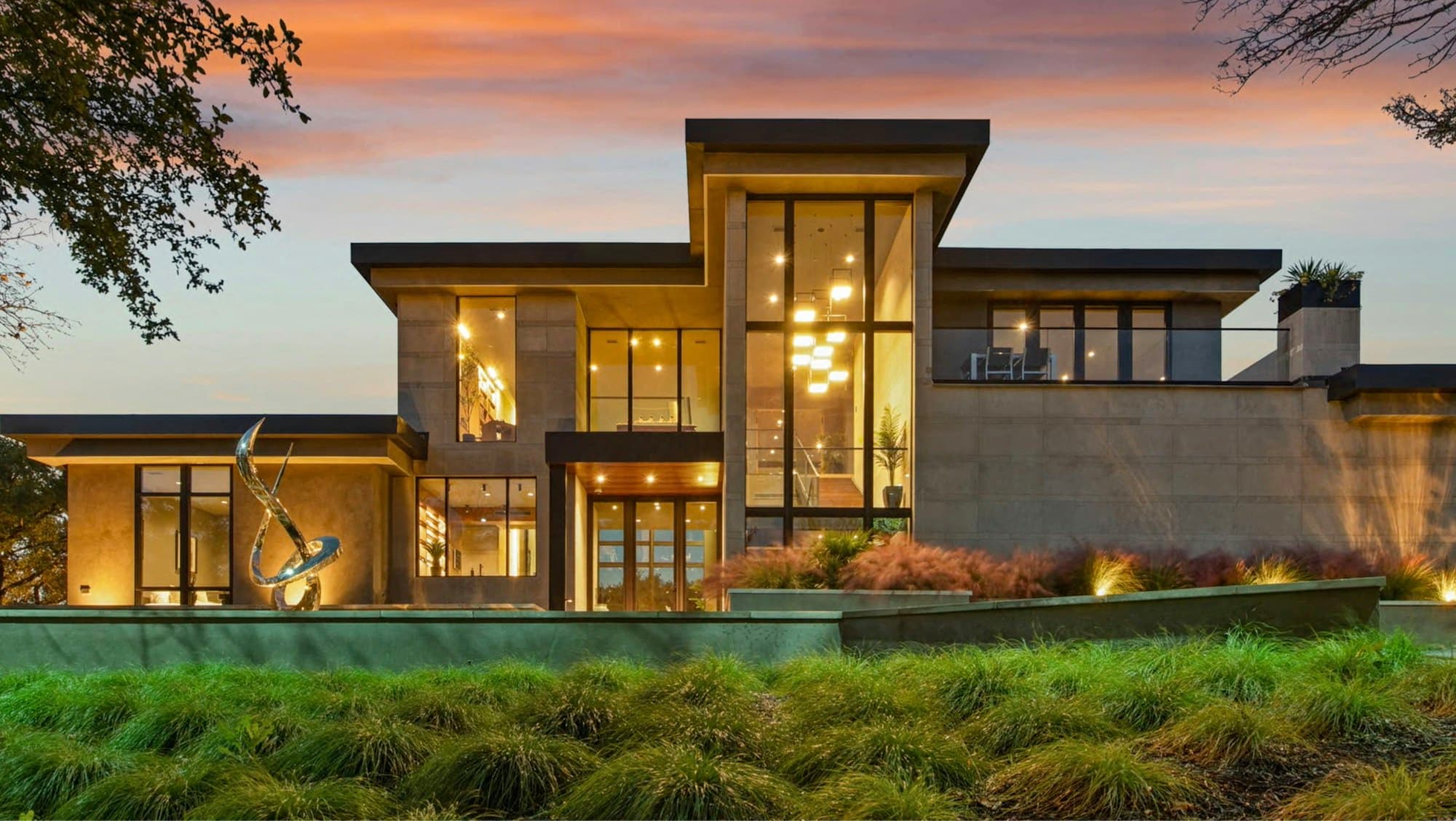 Dämmerungsfotografie für Immobilien: Warum die Blaue Stunde Objekte schneller verkauft
